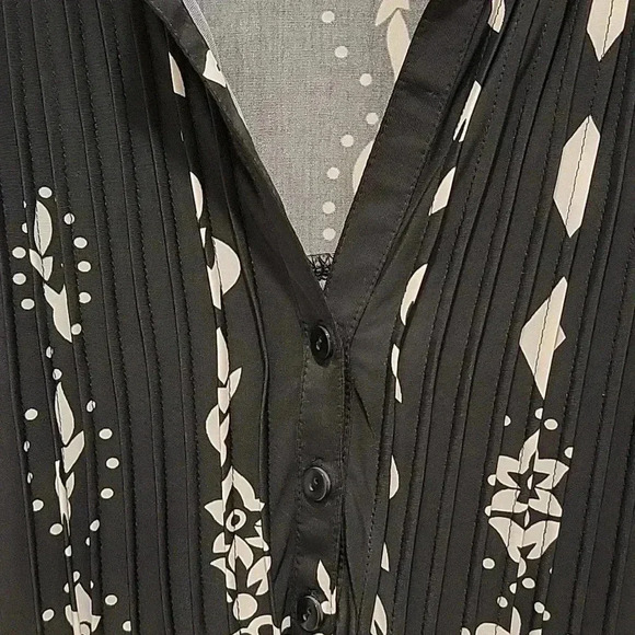 Serengeti Black White Pleated Vneck 3/4 Sleeve Boho Blouse Size Medium - Picture 3 of 7